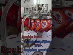 डबल हेड नोजल बैग भरने और कैपिंग मशीन एक व्यक्ति लटकने बैग के साथ